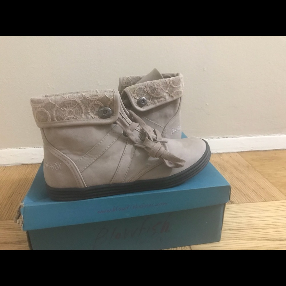 Blowfish size 4 kids booties